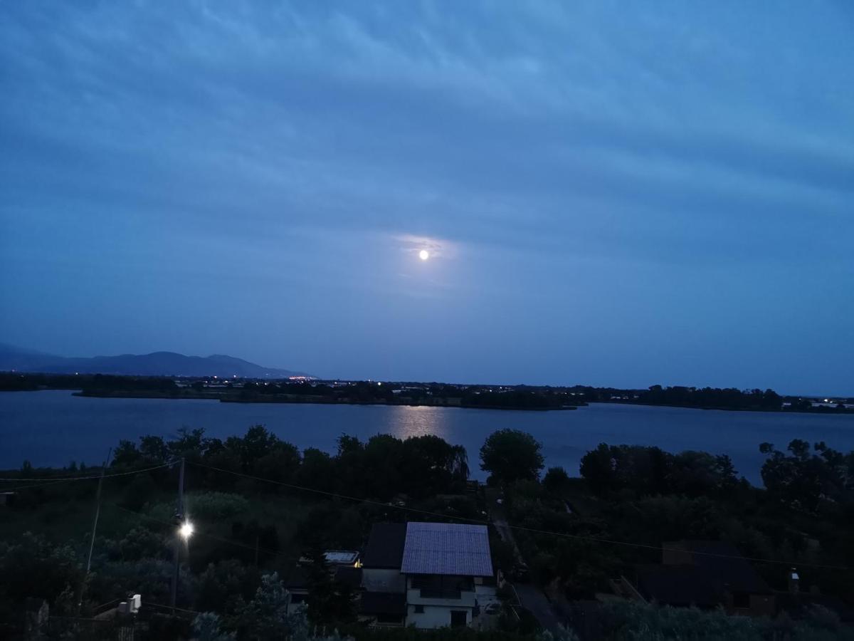 Sul Lago Dorato Terracina Bagian luar foto
