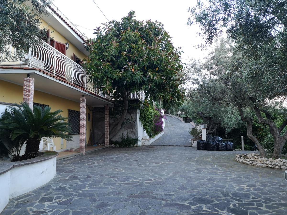 Sul Lago Dorato Terracina Bagian luar foto