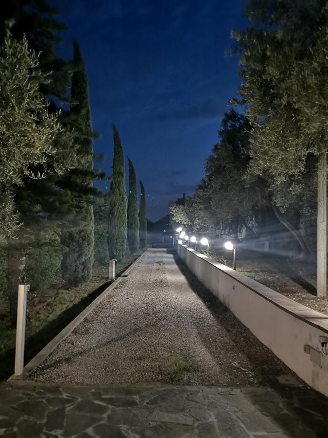 Sul Lago Dorato Terracina Bagian luar foto