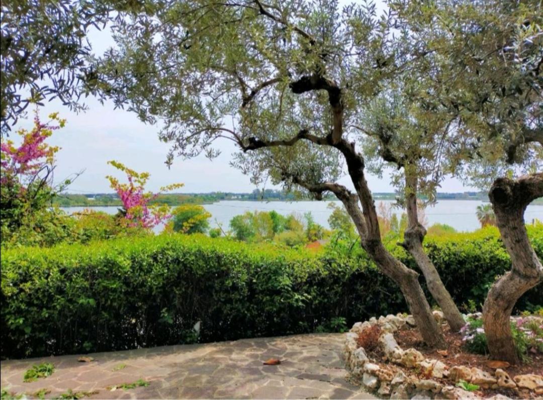 Sul Lago Dorato Terracina Bagian luar foto